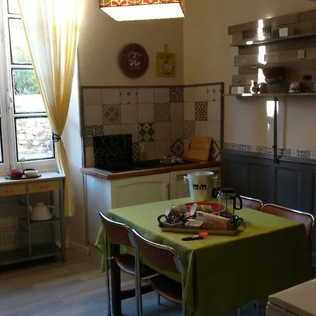 Sirach Apartment Ria