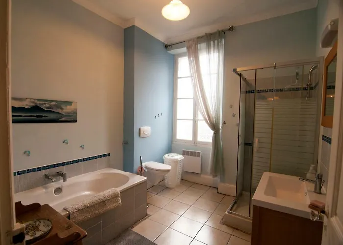 Sirach Apartment Ria